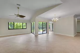13 Lexington Ln E, Palm Beach Gardens, FL 33418 - Photo 2