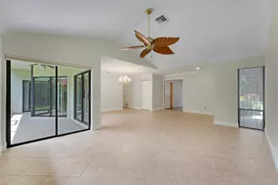 13 Lexington Ln E, Palm Beach Gardens, FL 33418 - Photo 4