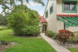 13 Lexington Ln E, Palm Beach Gardens, FL 33418 - Photo 1