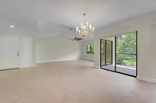 13 Lexington Ln E, Palm Beach Gardens, FL 33418 - Photo 6