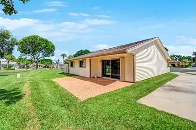8 Eaton Place, Boynton Beach, FL 33426 - Photo 4