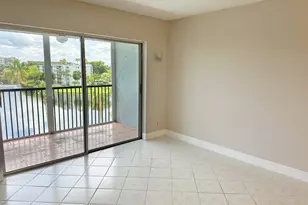 2220 N Cypress Bend Dr, Pompano Beach, FL 33069 - Photo 10