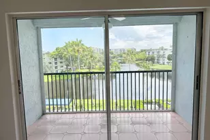 2220 N Cypress Bend Dr, Pompano Beach, FL 33069 - Photo 10