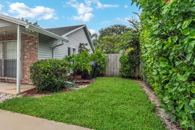 1350 Riverside Circle #Unit 2, Wellington, FL 33414 - Photo 4