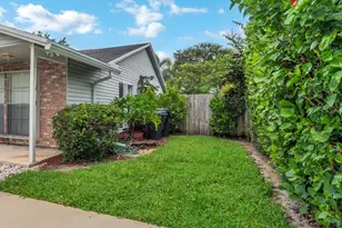 1350 Riverside Cir, Wellington, FL 33414 - Photo 4