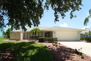 433 12th St SE, Vero Beach, FL 32962 - Photo 2