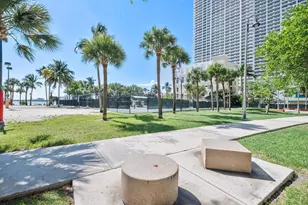 1750 N Bayshore Dr, Miami, FL 33132 - Photo 38