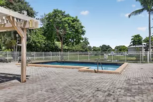 2361 NW 96th Terrace, Pembroke Pines, FL 33024 - Photo 16