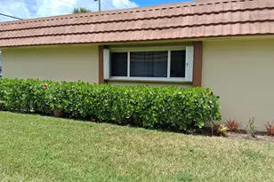 5730 E Fernley Dr E, West Palm Beach, FL 33415 - Photo 8