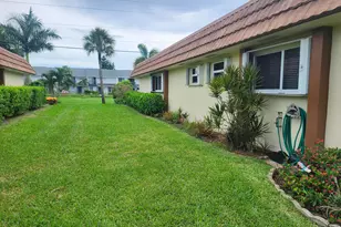 5730 E Fernley Dr E, West Palm Beach, FL 33415 - Photo 4