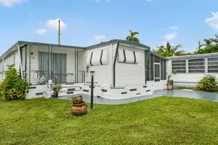 8500 SW 18th Pl, Davie, FL 33324 - Photo 10
