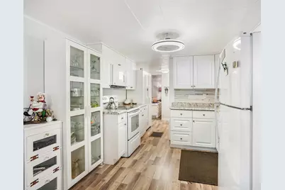 8500 SW 18th Place, Davie, FL 33324 - Photo 2