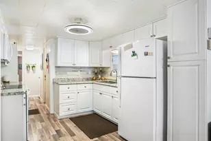 8500 SW 18th Pl, Davie, FL 33324 - Photo 14