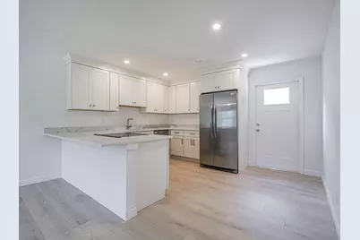 2075 37th Avenue #B, Vero Beach, FL 32960 - Photo 4