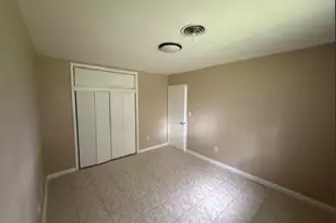 16980 N Miami Ave, North Miami Beach, FL 33169 - Photo 8
