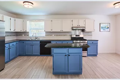 296 SE Wentworth Drive, Stuart, FL 34996 - Photo 12