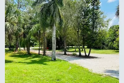 291 22nd Street NE, Naples, FL 34120 - Photo 4