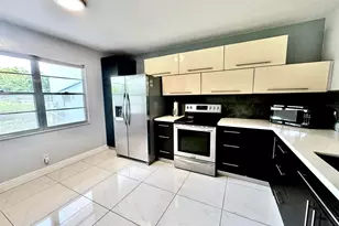 12600 SW 5th Ct, Pembroke Pines, FL 33027 - Photo 4