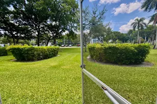 12600 SW 5th Ct, Pembroke Pines, FL 33027 - Photo 22