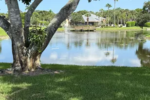 10884 Lake Front Pl, Boca Raton, FL 33498 - Photo 4