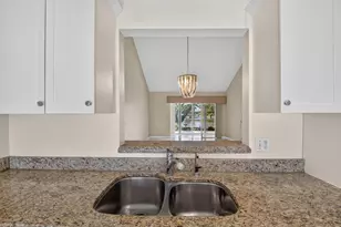 10884 Lake Front Pl, Boca Raton, FL 33498 - Photo 12
