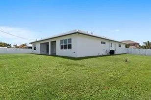 121 SW Sea Lion Rd, Port Saint Lucie, FL 34953 - Photo 32