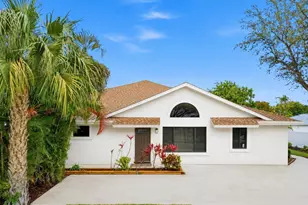 825 Dogwood Dr, Delray Beach, FL 33483 - Photo 2