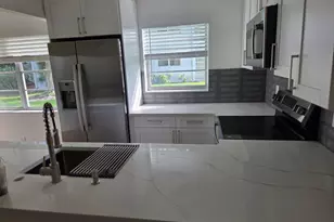 205 Ellesmere E, Deerfield Beach, FL 33442 - Photo 4