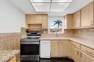 2522 Emory Dr Dr E, West Palm Beach, FL 33415 - Photo 14