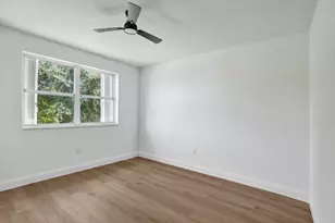 9740 SW 14th St, Pembroke Pines, FL 33025 - Photo 10