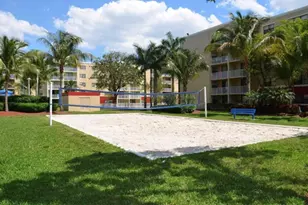 18335 NW 68th Ave, Hialeah, FL 33015 - Photo 16