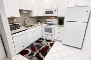 258 Burgundy F, Delray Beach, FL 33484 - Photo 4