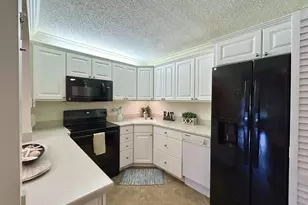 131 Lake Pine Cir, Greenacres, FL 33463 - Photo 2