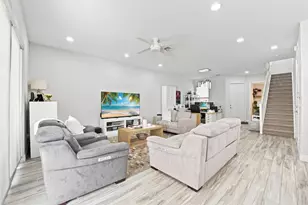 20916 NW 1st Dr, Pembroke Pines, FL 33029 - Photo 8