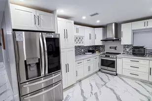 631 NW 39th St, Oakland Park, FL 33309 - Photo 8