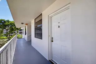 3635 Whitehall Dr, West Palm Beach, FL 33401 - Photo 4