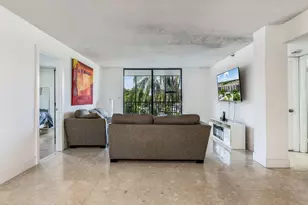 900 NE 195th St, Miami, FL 33179 - Photo 2