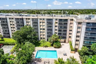 900 NE 195th St, Miami, FL 33179 - Photo 38