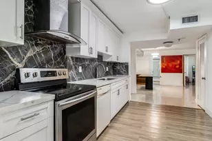 900 NE 195th St, Miami, FL 33179 - Photo 12