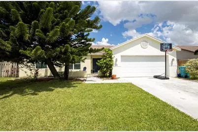 35 Cedar Circle, Boynton Beach, FL 33436 - Photo 2