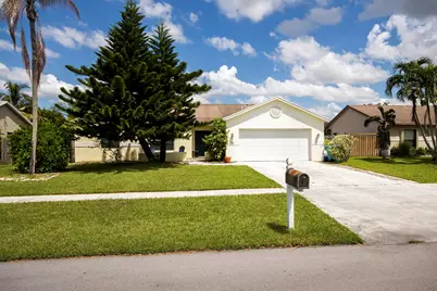35 Cedar Circle, Boynton Beach, FL 33436 - Photo 1