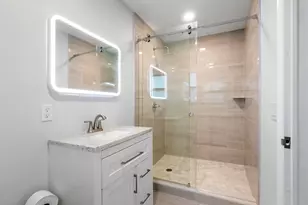 699 NE 40th St, Oakland Park, FL 33334 - Photo 22