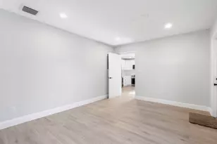699 NE 40th St, Oakland Park, FL 33334 - Photo 24