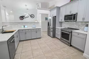 5671 S Fountains Dr S, Lake Worth, FL 33467 - Photo 10