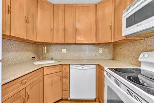10701 W Clairmont Cir, Tamarac, FL 33321 - Photo 6