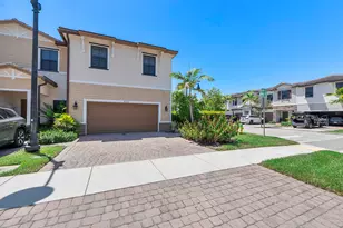 4721 Santa Cruz Way, Davie, FL 33314 - Photo 2