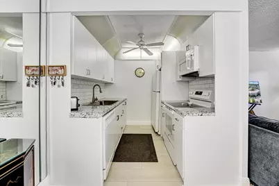1056 Cambridge C, Deerfield Beach, FL 33442 - Photo 10