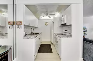 1056 Cambridge C, Deerfield Beach, FL 33442 - Photo 10