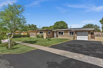 721 Fairway Drive, Plantation, FL 33317 - Photo 2