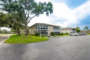 8 Lake Vista Trail, Port Saint Lucie, FL 34952 - Photo 6